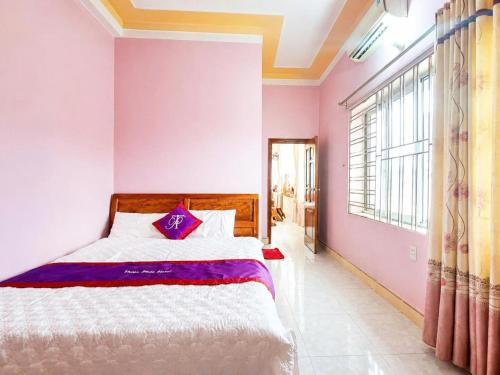 a bedroom with a bed and a large window at Thiên Phúc Hotel in Mộc Châu