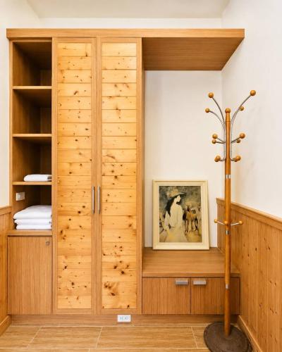 a room with a wooden wall with a closet at 日月潭 讀好聚民宿 2-22人 一次只接待一組 in Yuchi