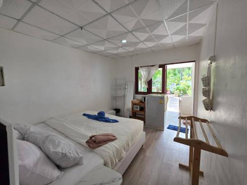 a bedroom with a bed with a blue towel on it at Ao Klang Beach Resort in Ko Samed
