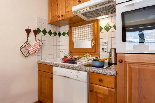 Apt Capucins22 Mont Blanc View 1BR w/ Balcony Garage - Happy Rentals