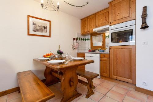 Apt Capucins22 Mont Blanc View 1BR w/ Balcony Garage - Happy Rentals