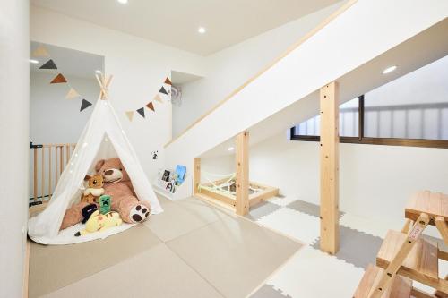 a childs room with a play tent with stuffed animals at ぷにるんパーク in Nagoya