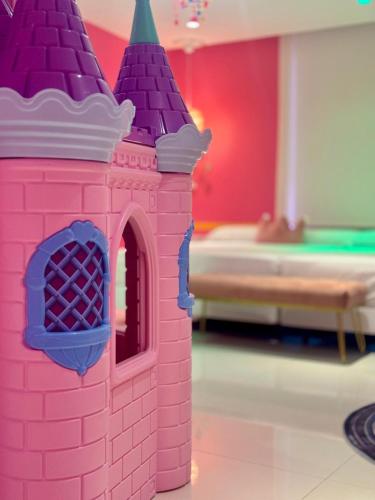 Llit o llits en una habitació de Hotel del Juguete
