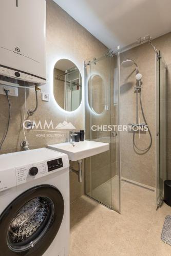 a bathroom with a washing machine and a sink at Green Oasis Bečići in Boreti