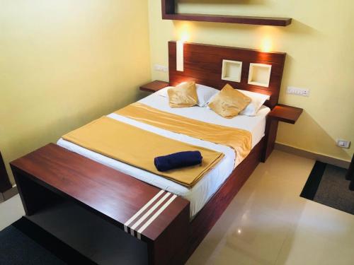 a bedroom with a large bed with a wooden headboard at Traditional Villa Munnar in Anachal
