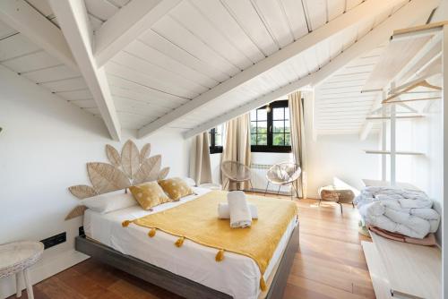 a bedroom with a large bed in a room at Camino Blanco in Ibeas de Juarros