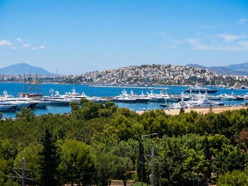 Panoramic Seafront Apartment- Flisvos Marina