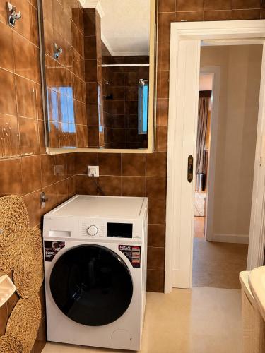 Panoramic Seafront Apartment- Flisvos Marina
