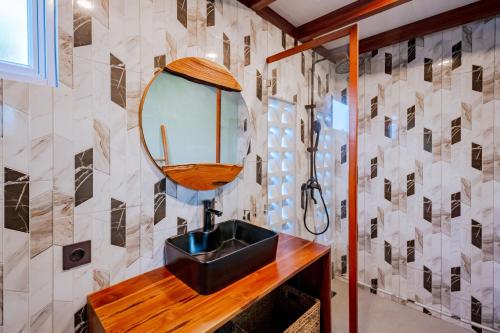 a bathroom with a sink and a mirror at Eywa Retreat in Uluwatu