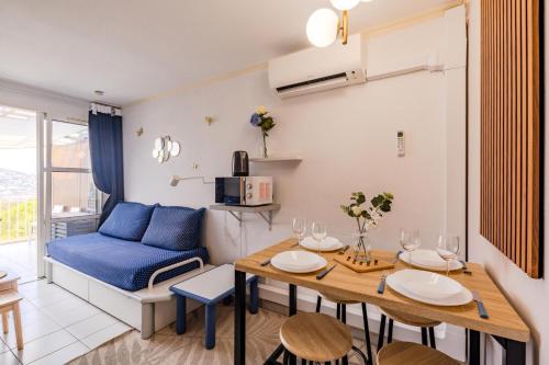 Résidence le Hameau de Cap Esterel - maeva Home - Studio coin cabine 4 personnes climatisé vue sur la baie et le rastel d'Agay MAE-0153