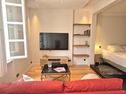 Elegant Apartment on a Quiet Street in Old Town photo 41