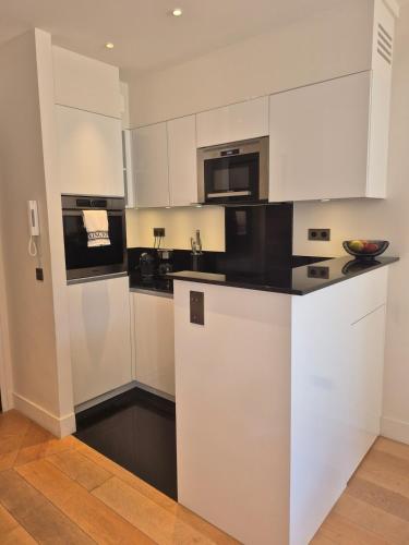 Elegant Apartment on a Quiet Street in Old Town photo 37