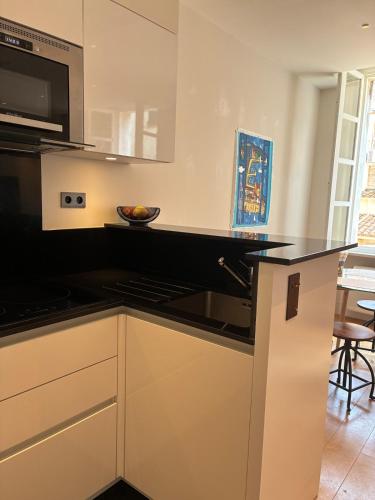 Elegant Apartment on a Quiet Street in Old Town photo 35