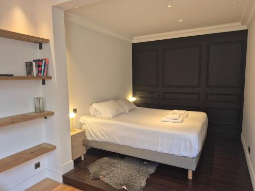 Elegant Apartment on a Quiet Street in Old Town photo 3