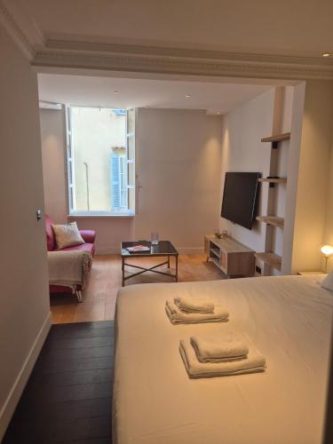 Elegant Apartment on a Quiet Street in Old Town photo 8