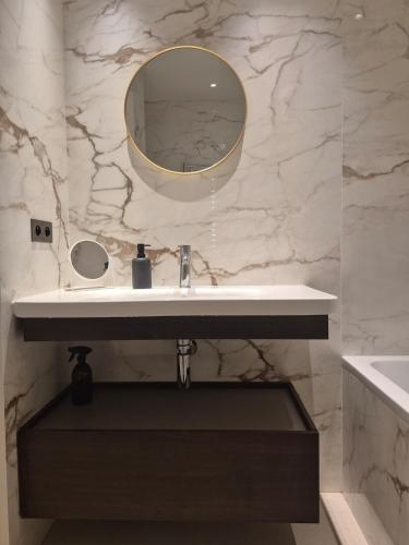 Elegant Apartment on a Quiet Street in Old Town photo 9
