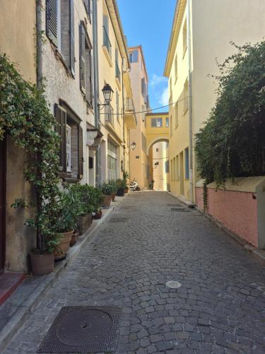 Elegant Apartment on a Quiet Street in Old Town photo 7