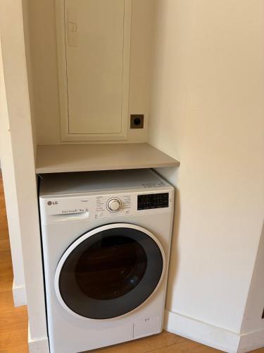 Elegant Apartment on a Quiet Street in Old Town photo 13