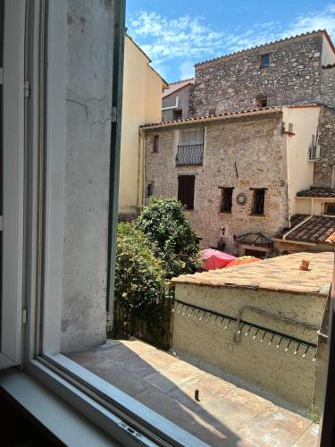 Elegant Apartment on a Quiet Street in Old Town photo 28