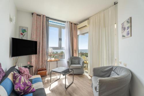 Fantastic 1-bedroom With Sea View