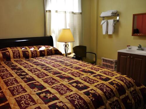 a bedroom with a large bed and a sink at Desmond Hotel in San Francisco
