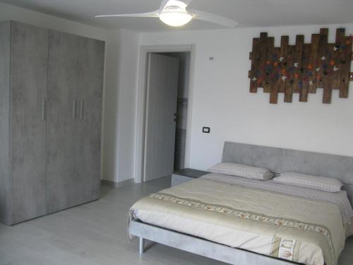 a bedroom with a bed and a ceiling fan at Camera gigli al civico 29 in Collestrada