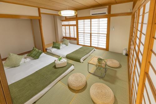 Apartment Only 2 Stops to Shinjuku Includes Baby Essentials & Luggage Hold