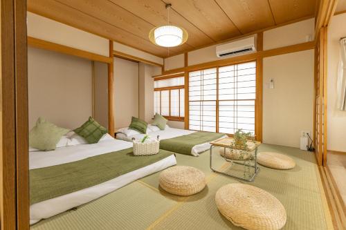 Apartment Only 2 Stops to Shinjuku Includes Baby Essentials & Luggage Hold