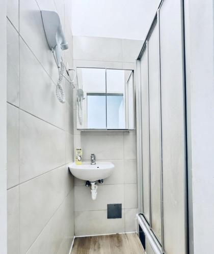 4BR Apartment for 8 Guests Near FAC Plat