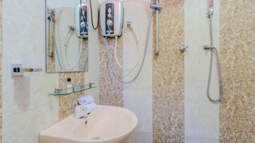 a bathroom with a sink and a shower at Sayare Inn in Dambulla