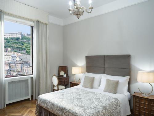 Piazza Carità- Vista Vesuvio- 4 camere -16 ospiti