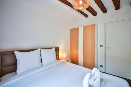Duplex typiquement parisien#Le Marais#Paris04#2Chambres
