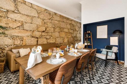 a dining room with a large wooden table with chairs at GuestReady - Vanzeleres Collection in Porto
