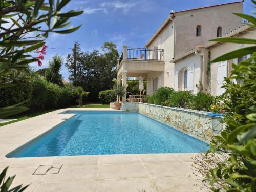 4 Bedrooms Villa Pool near sea