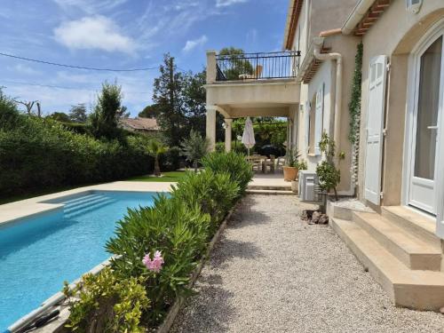 4 Bedrooms Villa Pool near sea
