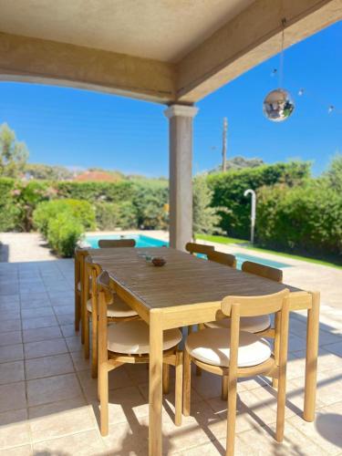 4 Bedrooms Villa Pool near sea