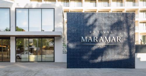 a building with a sign for a marriott warrior at Estival Maramar in Comarruga