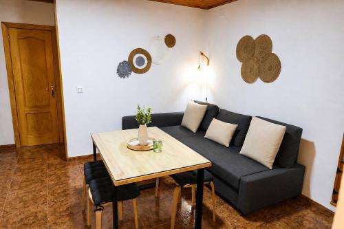 a living room with a couch and a table at Cazorla Centro|Cómodo apartamento de 2 dormitorios in Cazorla