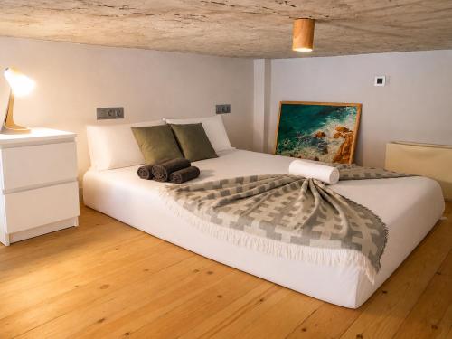 Estudio reformado cerca de playa, comercios y tren