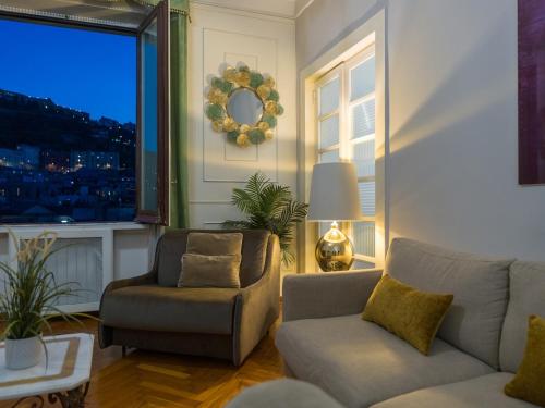 Piazza Carità- Vista Vesuvio- 4 camere -16 ospiti