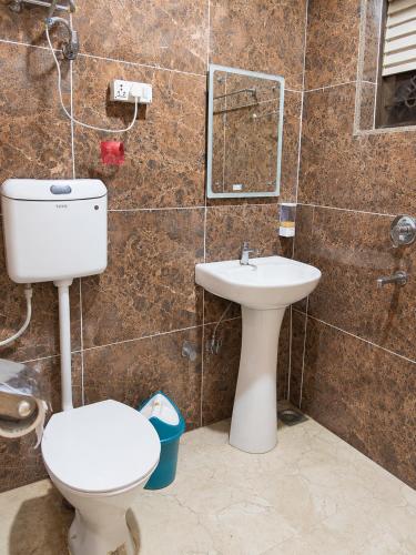 a bathroom with a toilet and a sink at Gulmarg GS Residency Hotel in Gulmarg
