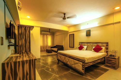 a bedroom with a bed and a couch in it at Hotel The Star in Kālundri