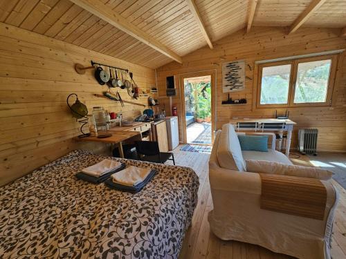 Cabin Sleeps 2 with Enclosed Garden