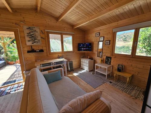 Cabin Sleeps 2 with Enclosed Garden