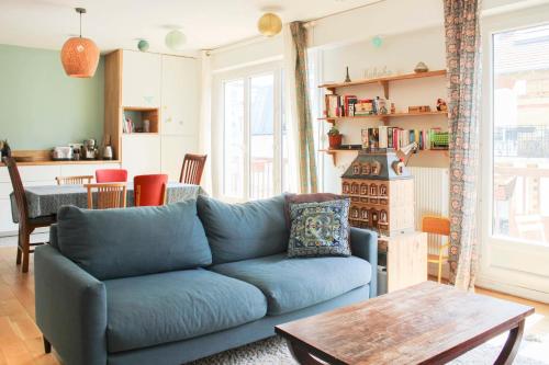 Large family apartment with balcony and parking