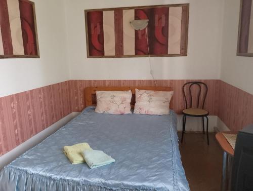a bedroom with a bed with two towels on it at Кафе Готель Люкс in Tsarivka