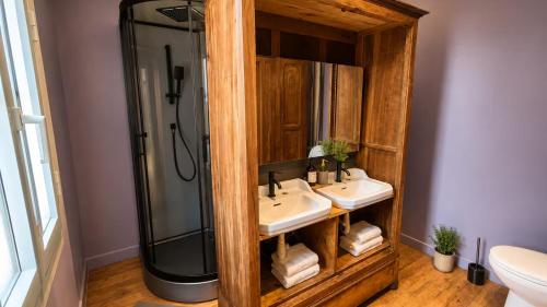 a bathroom with two sinks and a shower at Gîte de l 'Annonciation in Lourdes