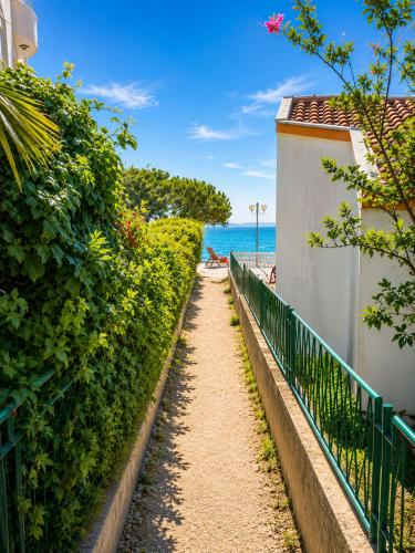 Apartment Tina - Beach & Garden Escape