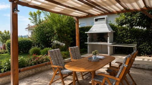 Apartment Tina - Beach & Garden Escape
