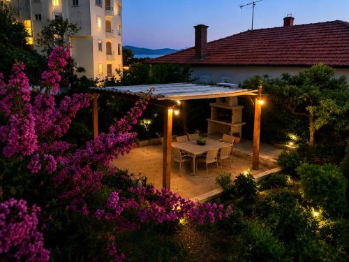 Apartment Tina - Beach & Garden Escape